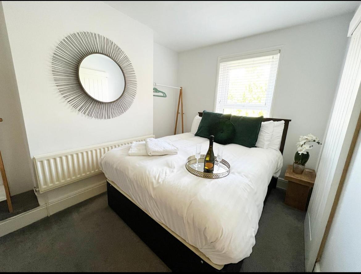 Modern 3 Bed, Heart Of Ashley Cross, 5 Mins To Sandbanks Poole Exteriér fotografie